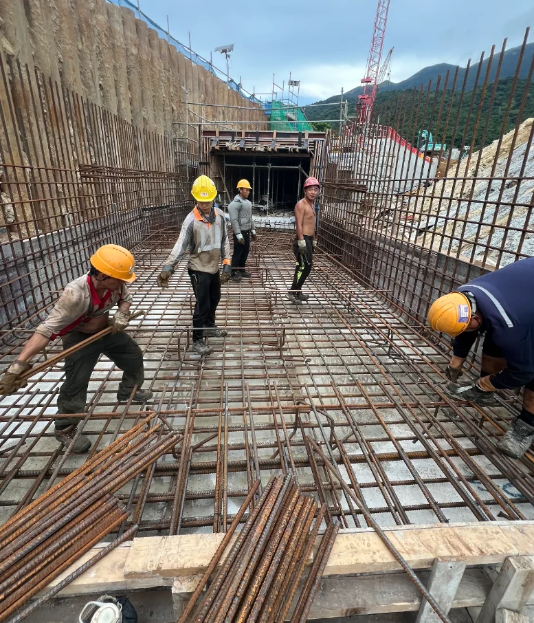基础钢筋绑扎施工作业现场